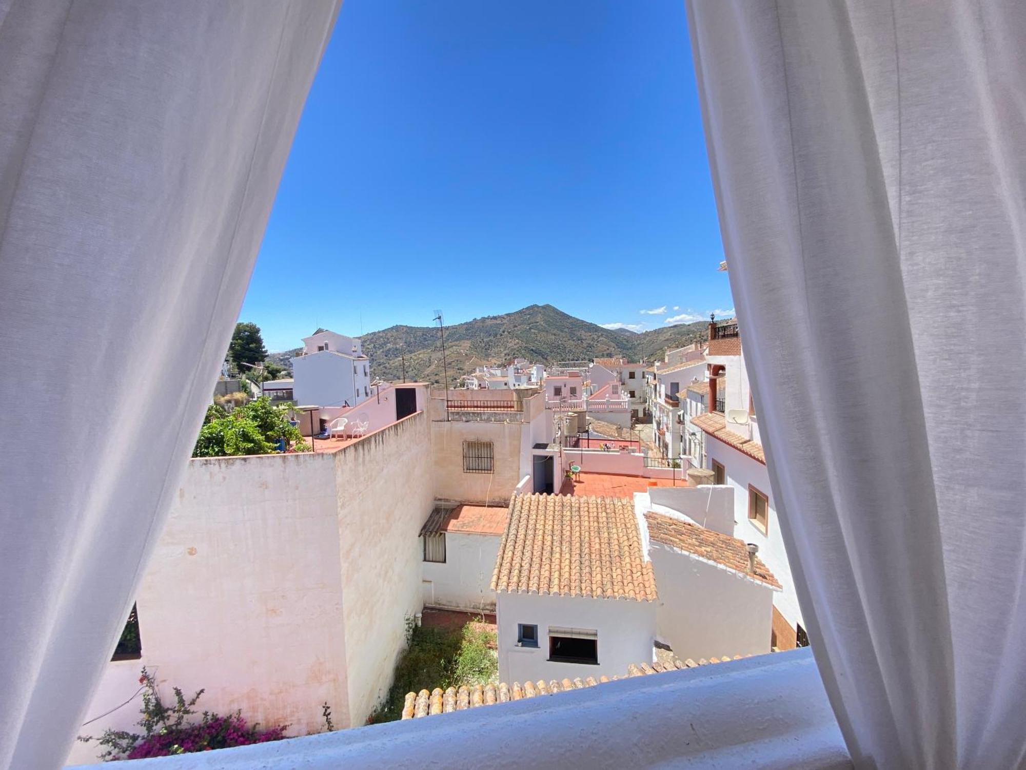 Casa Miguel - 3 Beautiful Apartments Availabe Sayalonga エクステリア 写真