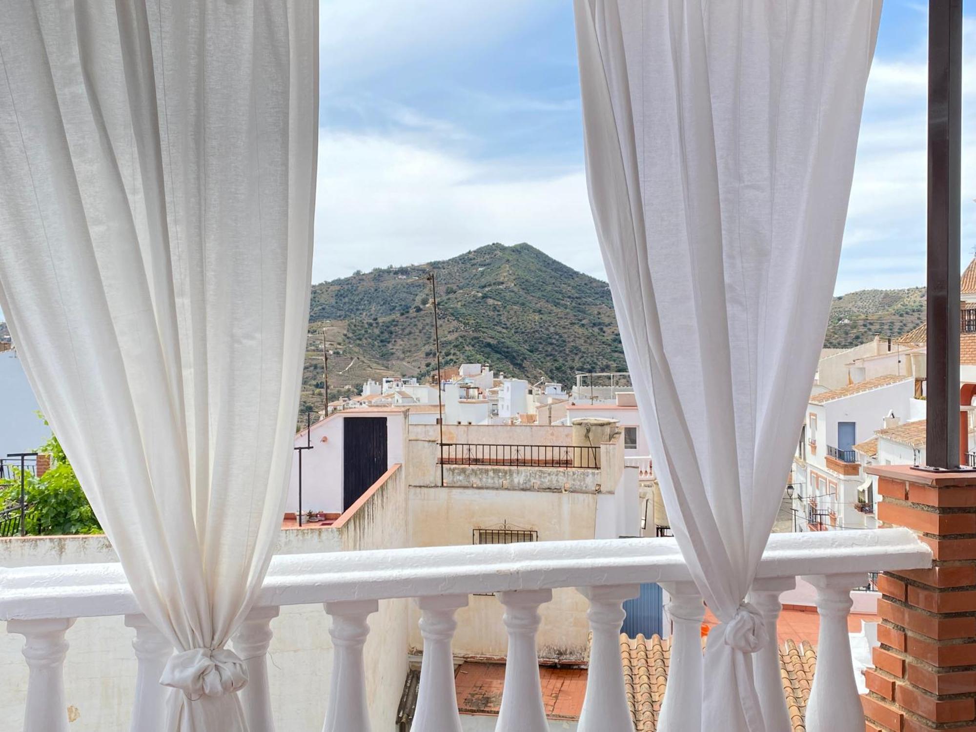Casa Miguel - 3 Beautiful Apartments Availabe Sayalonga エクステリア 写真